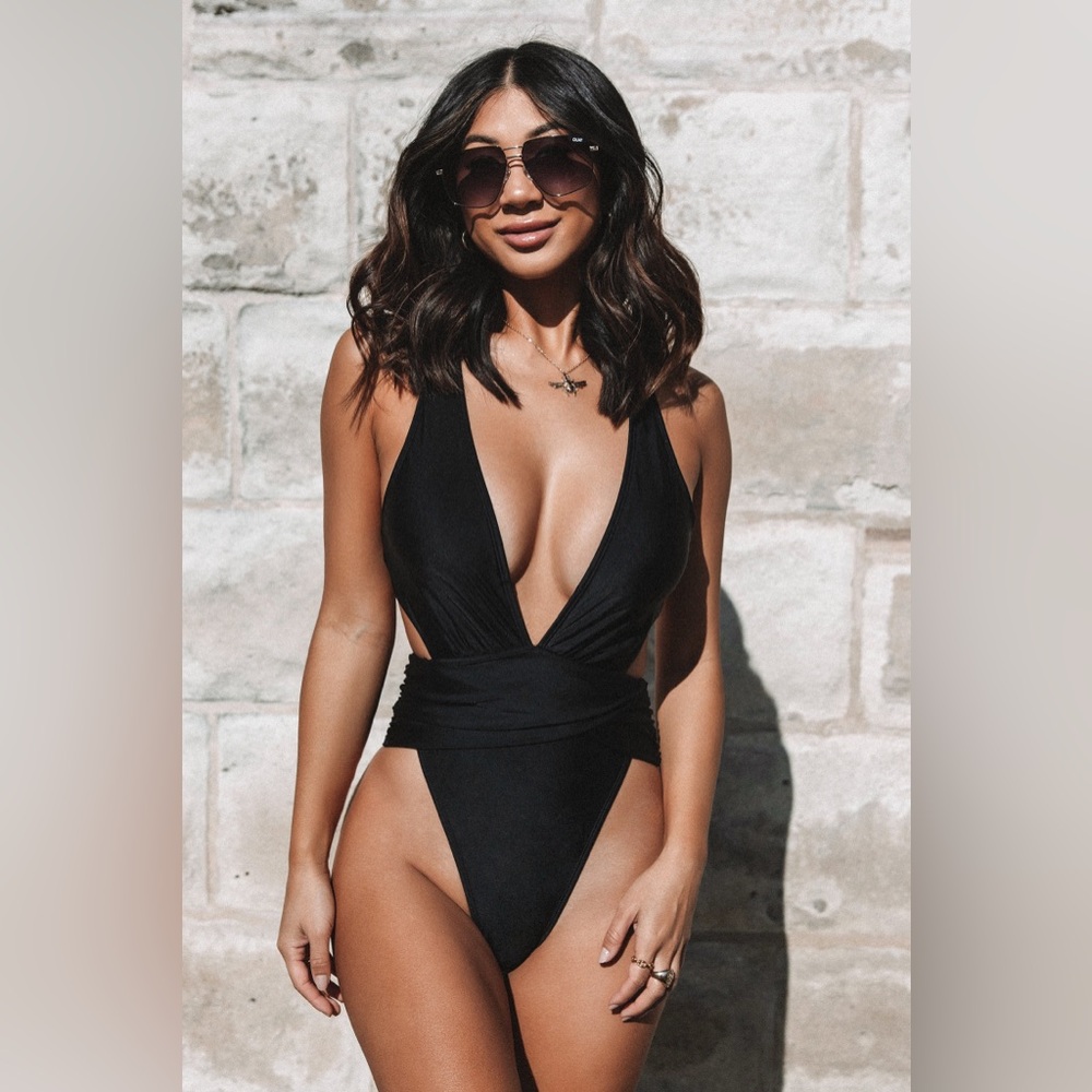 NEW CUPSHE & JoJo Fletcher Mindful Solids Deep Onyx Plunge Black One Piece Small